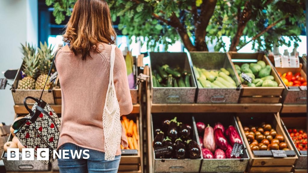 'Bleak' month before supermarkets pushes the sale of the retail trade

