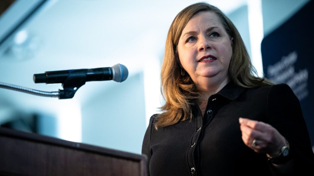 Fed Gouverneur Bowman is in favor of July interest rate reduction if inflation remains low

